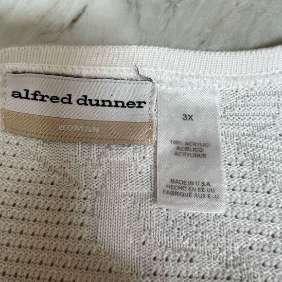 Alfred Dunner Woman’s Size 3X White 100% Acrylic Fish Design Sweater - Picture 4 of 6